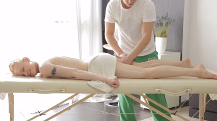 Лола Тейлор в русском салоне массажа