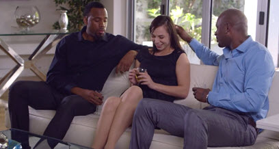 Двое афроамериканцев и белая студентка