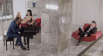 Разрешил азиатской девушке изменить с другом